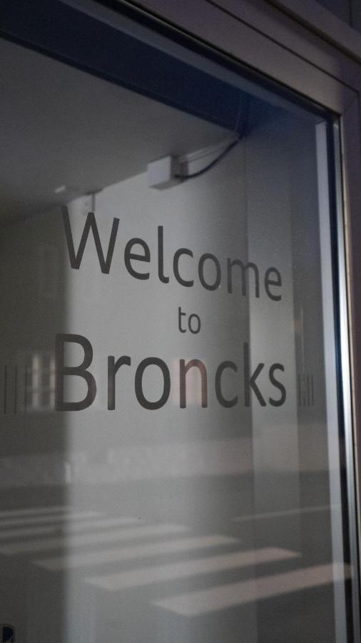 Broncks Apartment 2 - Modern 2-Bedroom In The Heart Of 托尔斯港 外观 照片